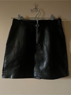 Aritzia Wilfred Free Black Faux Leather Mini Skirt | Front Zip